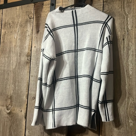 Beautiful medium sweater - Picture 1 of 1